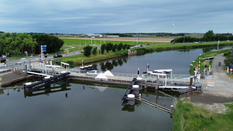 Burgervlotbrug weer in gebruik na schade