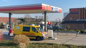 Met een bus vol spullen naar grensgebied