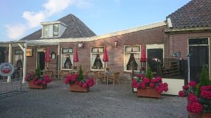 Stroet neemt afscheid in stijl van ‘t Hoekje