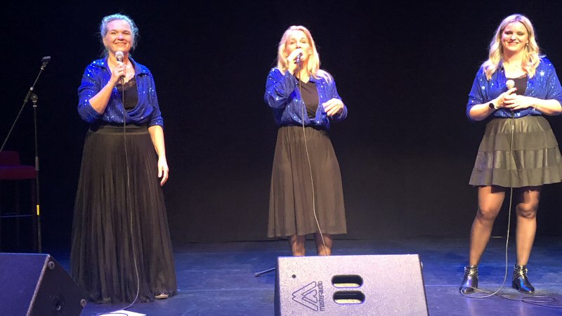 Close harmony groep Change in Scagon De Luxe