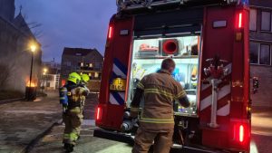 Afvalcontainer in brand door vuurwerk