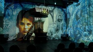 Animatie als kunst op kerkmuur Haringhuizen