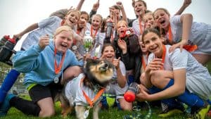 Spectrum (Hoorn) en de Kerkuil (Limmen) winnen regiofinales schoolvoetbal (video)