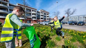 Leerlingen Vlieberg jagen op zwerfafval