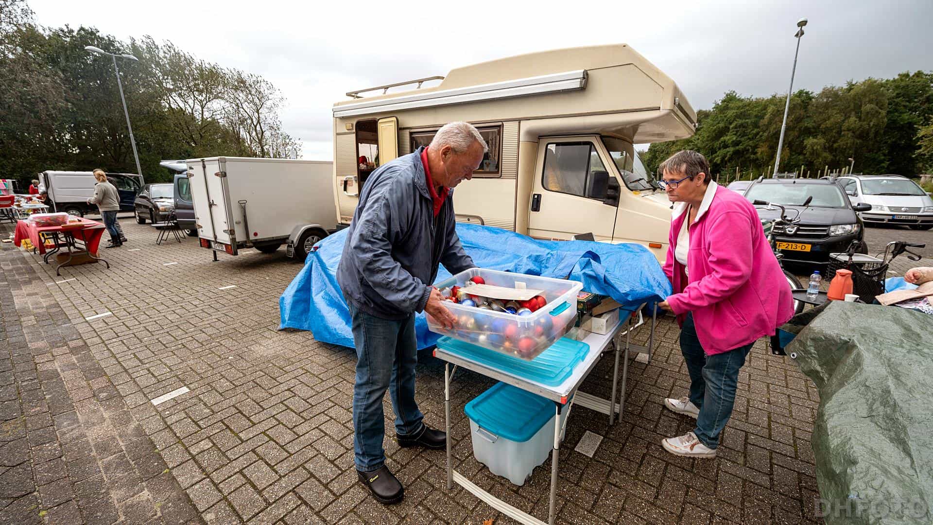 Laatste kofferbakmarkt Donkere Duinen valt in het water