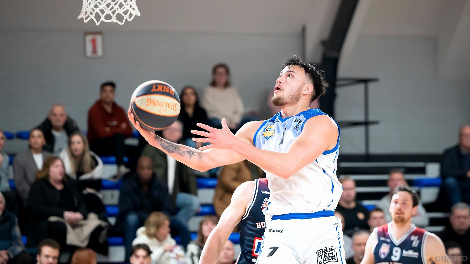 Noah van der Heiden blijft bij de Suns
