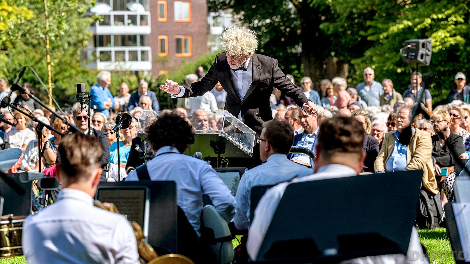 Marinierskapel straalt in Timorpark voor patiënten Noordwest Ziekenhuisgroep