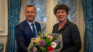 Video: Burgemeester Rian van Dam opnieuw beëdigd door Commissaris van de Koning Arthur van Dijk