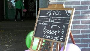 Sarkon dankt medewerkers tijdens Dag van de leerkracht (Video)