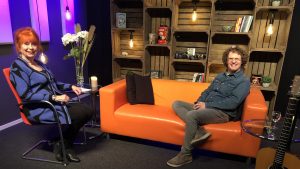 Zanger/gitarist Dick Raat in ‘De Bank’