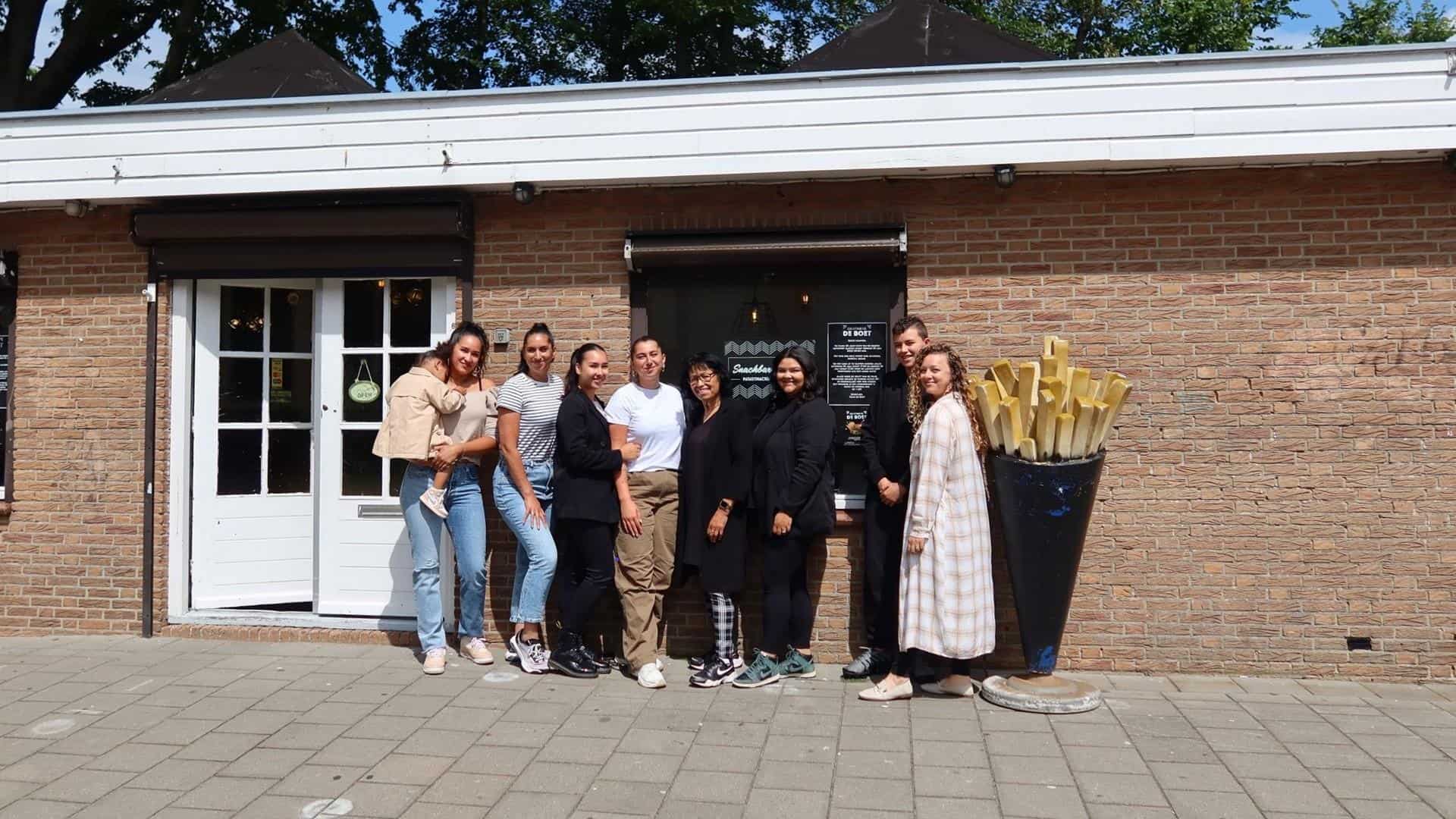 Einde van een tijdperk: Els Elsinga stopt na 29 jaar als eigenaresse van snackbar De Boet