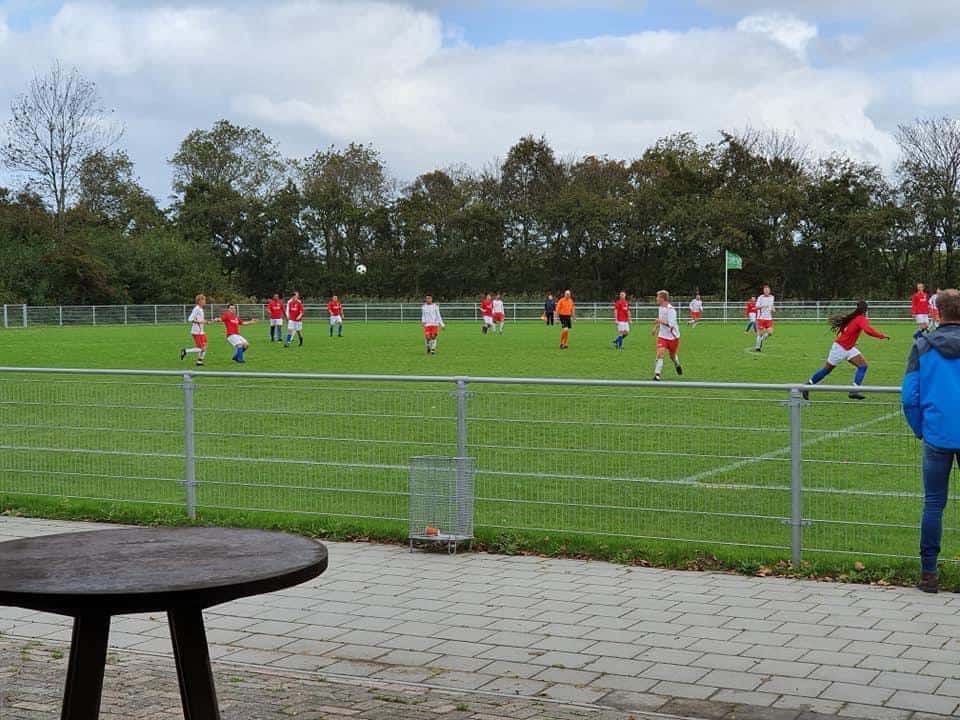 Zeemacht wint van De Koog