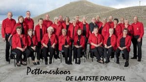 Pettemerkoor De Laatste Druppel treedt op in de Keesschuur