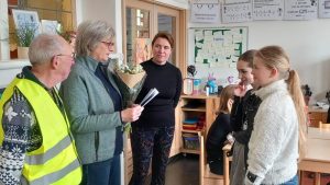 Leerlingen overhandigen adviesrapport