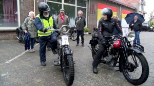Video: Vroegere tijden herleven met oude motoren in Breezand