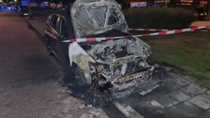 Auto in brand in Huygenstraat Den Helder