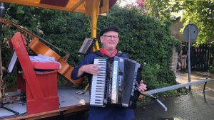 Wind en regen op Gastdag Folklore (Video)