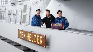 Helderse petit fours voor nieuw marineschip