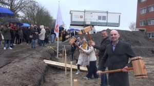 Eerste palen De Paauw in de grond (video)