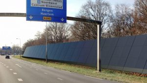 Eerste palen Energieleverend Geluidsscherm