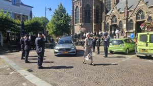 Erewacht van veteranen voor Dick de Waard
