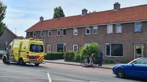 Automobilist rijdt fietser aan in Schagen
