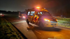 Voetganger aangereden, auto rijdt door