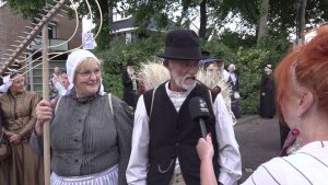 Klederdrachten stelen de show in Schagen
