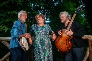 Folkust treedt op in Anna Paulowna