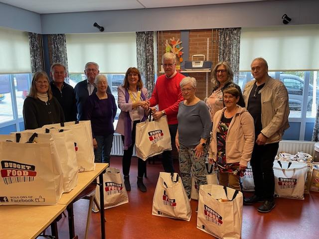 Paaspakketten voor cliënten Voedselbank, met dank aan de Rotary