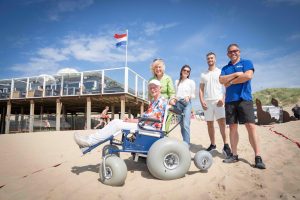College Den Helder schaft één elektrische strandrolstoel aan, maar de raad wilde er vier
