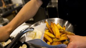 Eetcafé Rondom Gelukkig mag door met snackkar