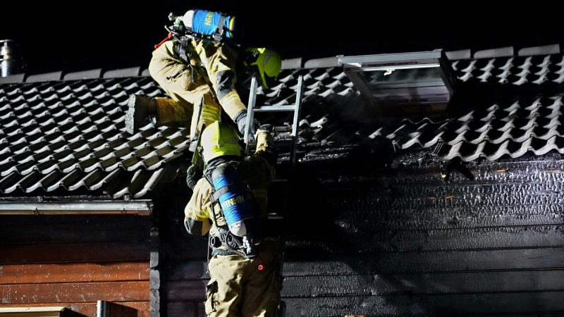 Brandend houten chalet Jewelweg Callantsoog