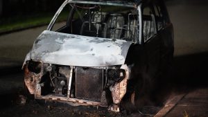 Auto volledig uitgebrand in Breezand