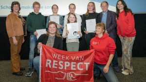Leerlingen sorteren gedachten in gedichten