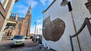 Deel gevel Posthoorn beschadigd door storm