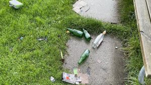 Veel glas op uitlaatplek voor honden