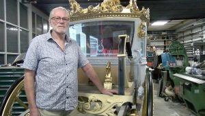 Riny uit Haringhuizen bouwt Gouden Koets (video)