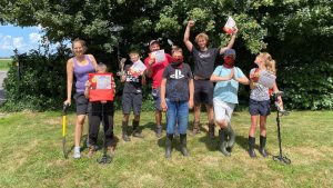 Detectiespecialist DJ Laan bezorgt kinderen bij zorgboerderij De Koetel een mooie middag