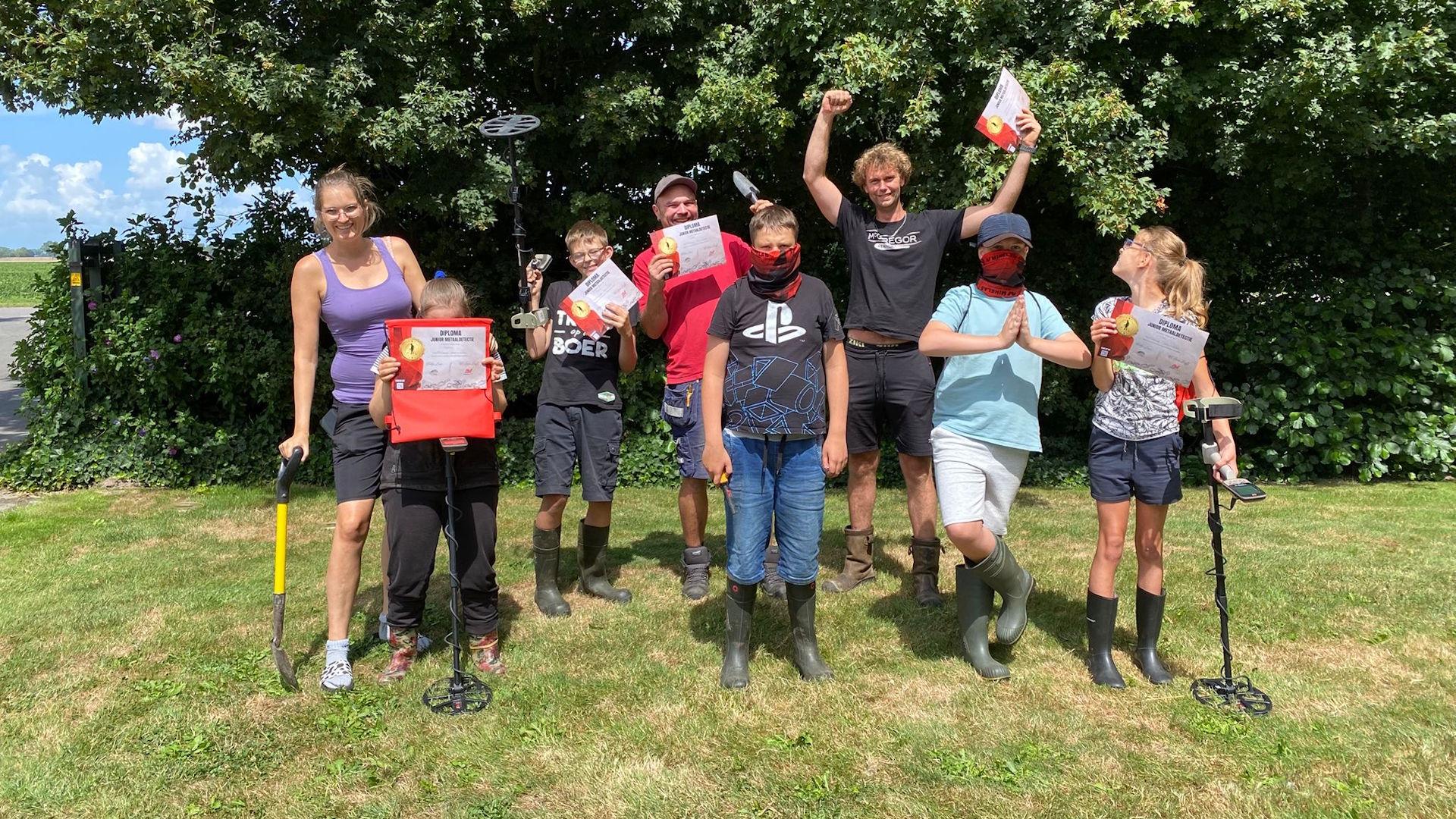 Detectiespecialist DJ Laan bezorgt kinderen bij zorgboerderij De Koetel een mooie middag