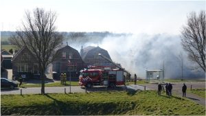 Grote brand in garage Den Oever