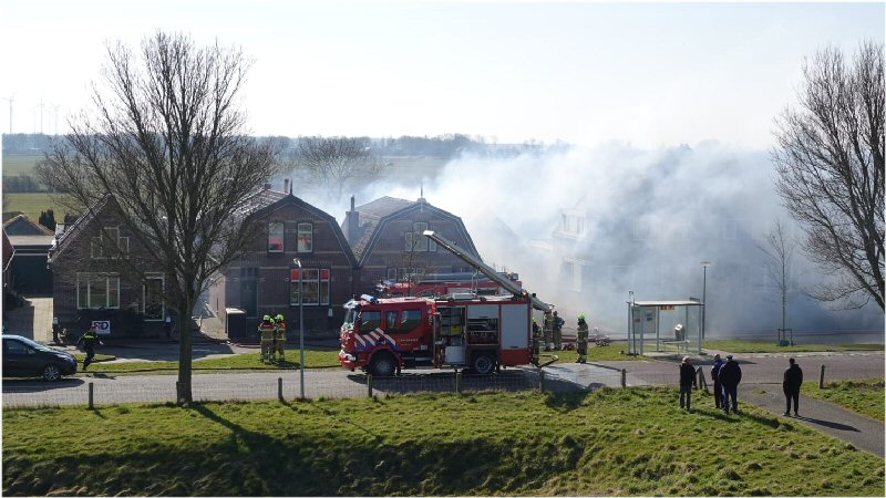 Grote brand in garage Den Oever