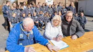 Kruit zet handtekening voor Aquarius
