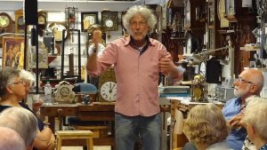 Klokkenmaker Henk Houkes in BinnensteBuiten