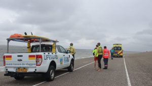 Hulpdiensten rukken uit voor zwemmer