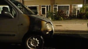Brandweer voorkomt volledig uitbranden auto