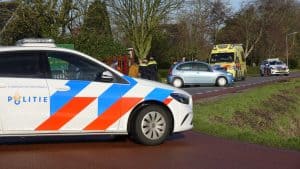 Aanrijding tussen twee auto’s na voorrangsfout in Breezand