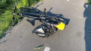 Fietser zwaargewond door schade wegdek hitte