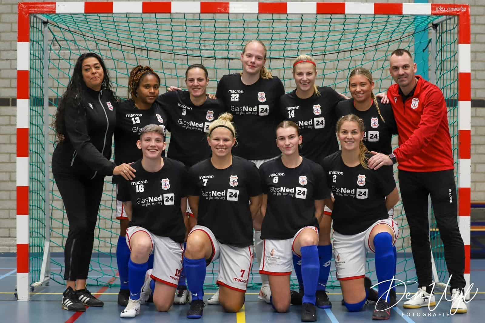 Vrouwen Zeemacht maken ondanks verlies sterke indruk