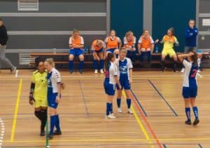 Zaalvoetbal vrouwen: DWOW doet goede zaken